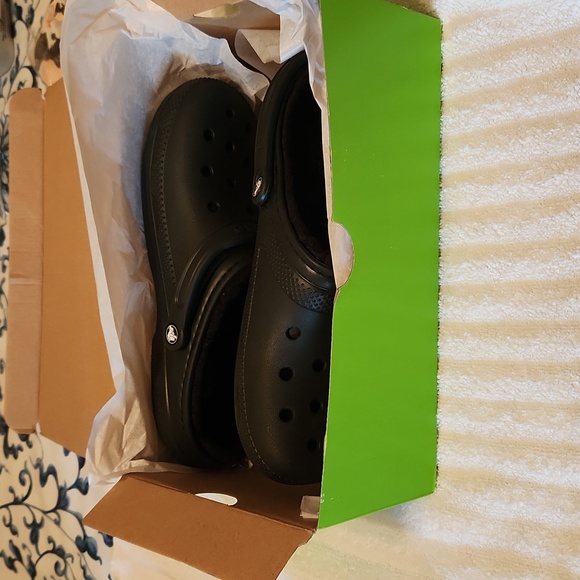 Unisex Crocs- Furlined - Picture 6 of 6